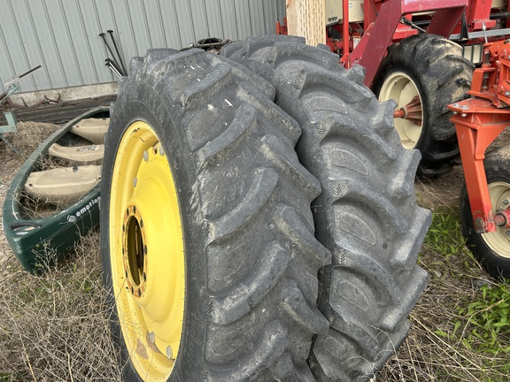 2013 John Deere 8285R Tractor