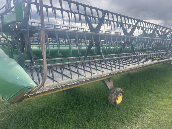 2016 John Deere 640D Header Combine
