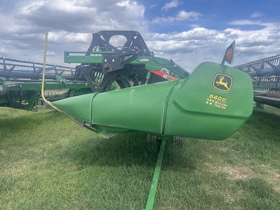2016 John Deere 640D Header Combine