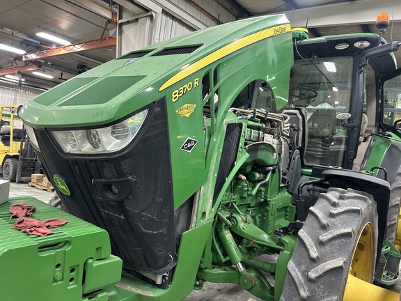 2014 John Deere 8370R Tractor