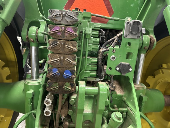 2014 John Deere 8370R Tractor