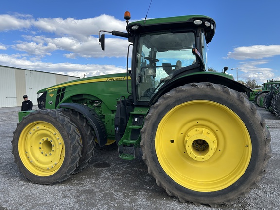 2014 John Deere 8370R Tractor