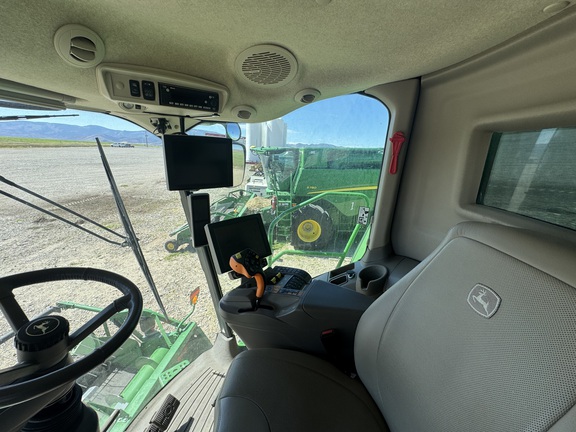 2022 John Deere S780 Combine