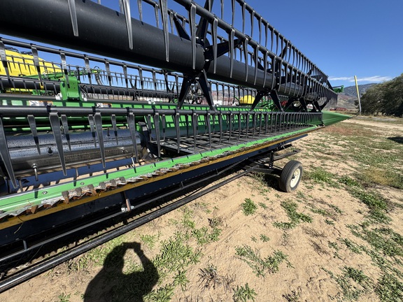 2022 John Deere 735D Header Combine