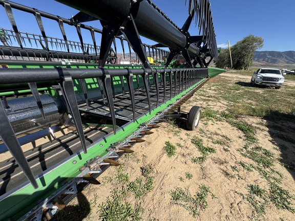2022 John Deere 735D Header Combine