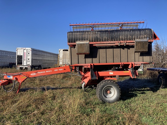 2016 Kuhn Merge Max MM 700 Hay Merger