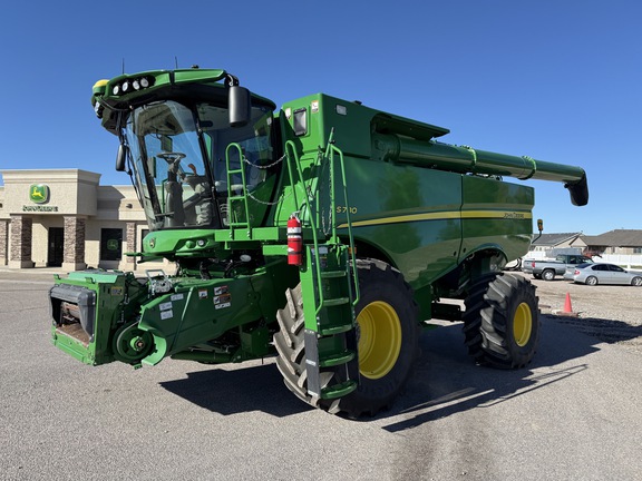 2023 John Deere S780 Combine