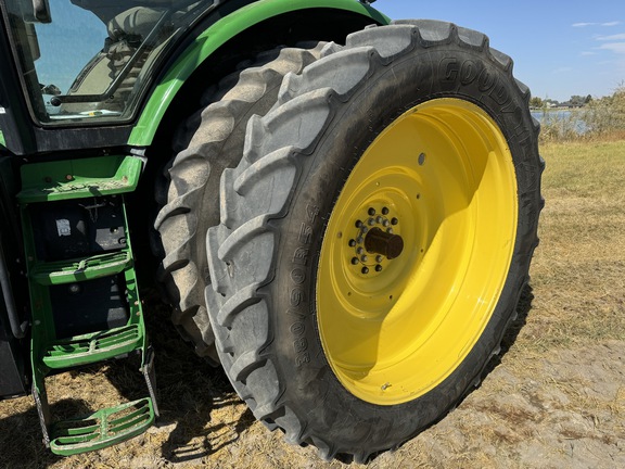 2019 John Deere 8270R Tractor