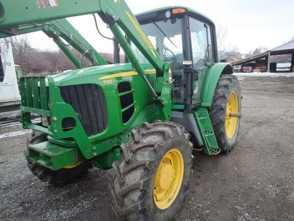 2009 John Deere 7130 Tractor