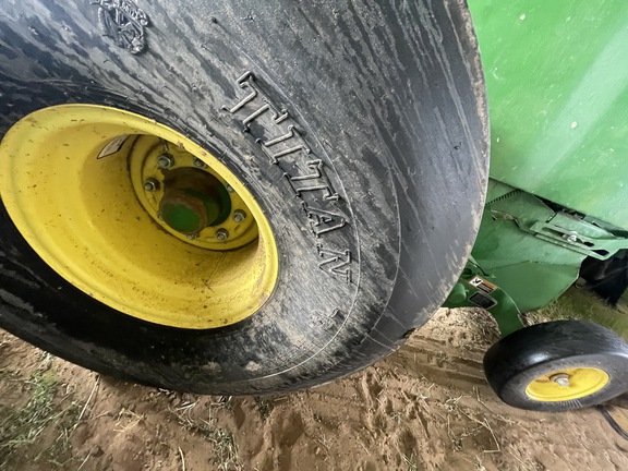 2015 John Deere 469 Baler/Round