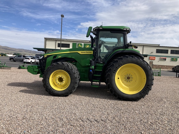 2023 John Deere 8R 250 Tractor