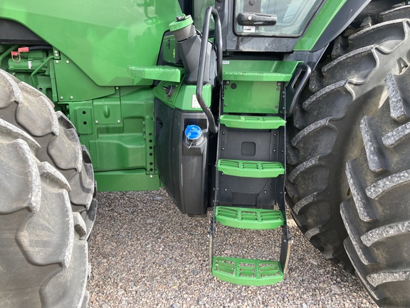 2023 John Deere 8R 250 Tractor