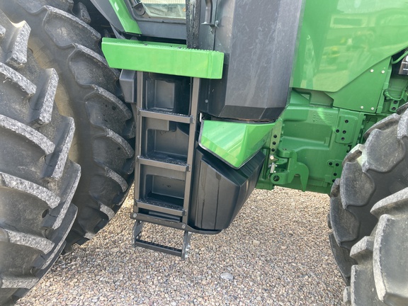 2023 John Deere 8R 250 Tractor