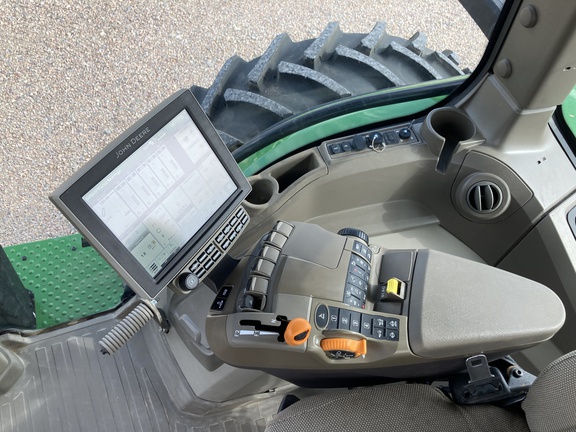 2023 John Deere 8R 250 Tractor