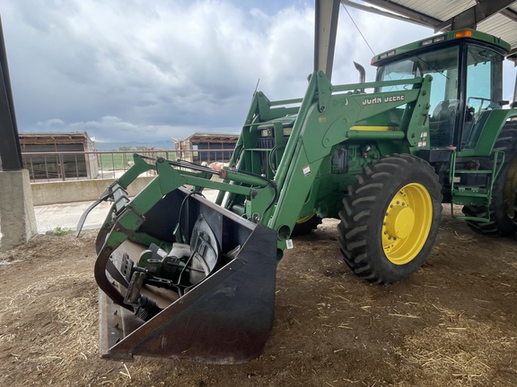 1998 John Deere 840 Loader