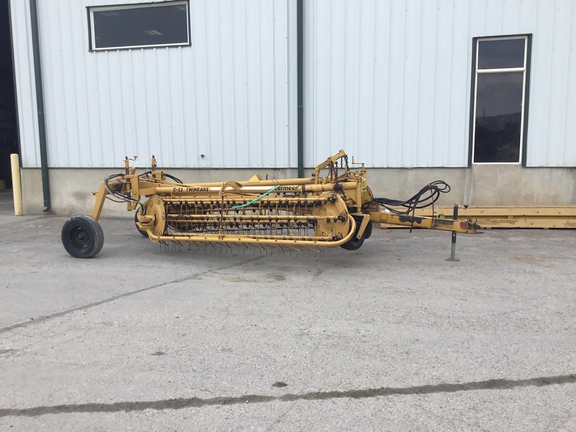 1995 Vermeer R23 Rake