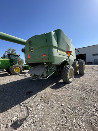 2016 John Deere S680 Combine