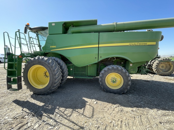 2016 John Deere S680 Combine