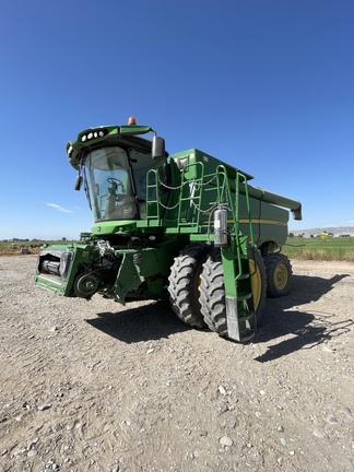 2016 John Deere S680 Combine