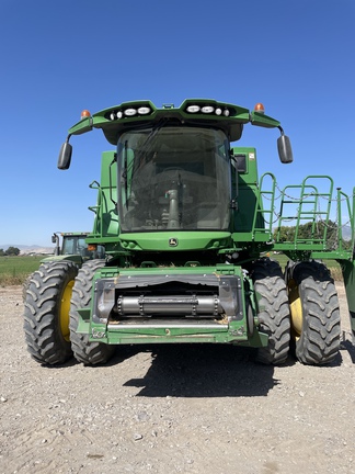 2016 John Deere S680 Combine