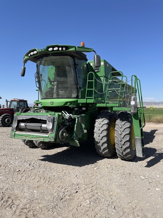2016 John Deere S680 Combine