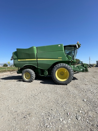 2016 John Deere S680 Combine
