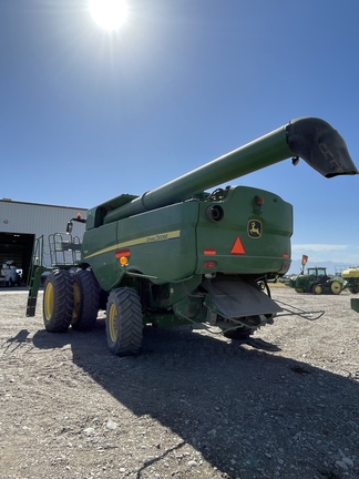 2016 John Deere S680 Combine