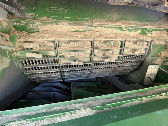 2016 John Deere S680 Combine