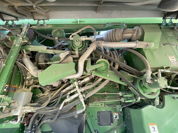 2016 John Deere S680 Combine