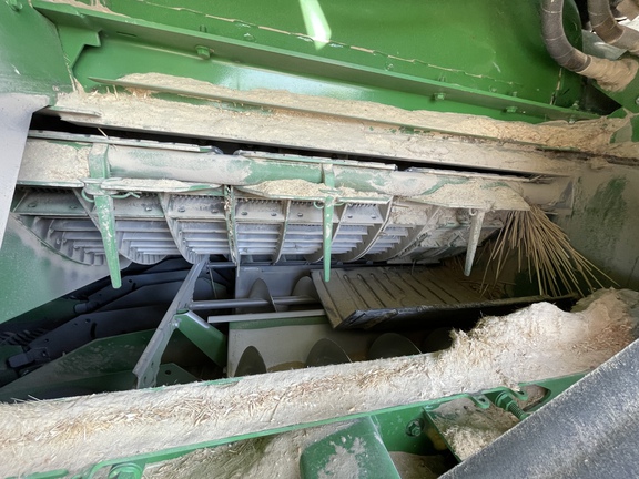 2016 John Deere S680 Combine