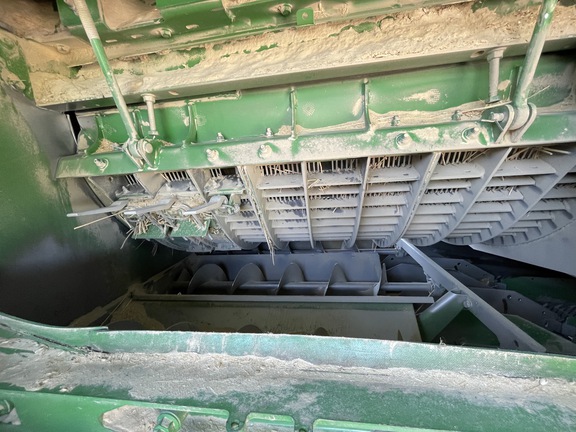 2016 John Deere S680 Combine