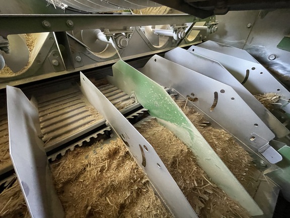 2016 John Deere S680 Combine