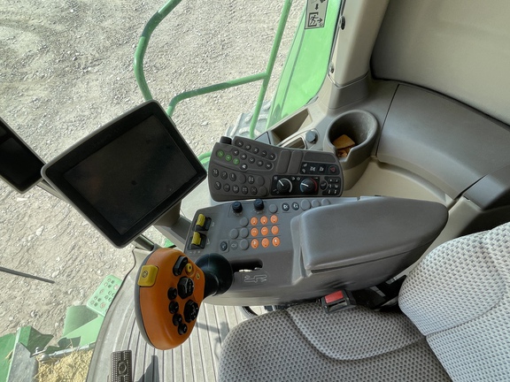 2016 John Deere S680 Combine