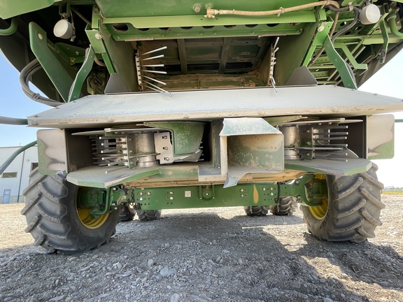 2016 John Deere S680 Combine