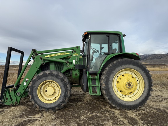 2005 John Deere 7420 Tractor