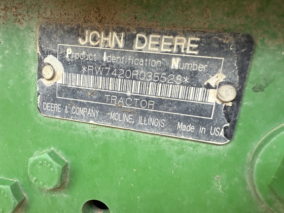 2005 John Deere 7420 Tractor