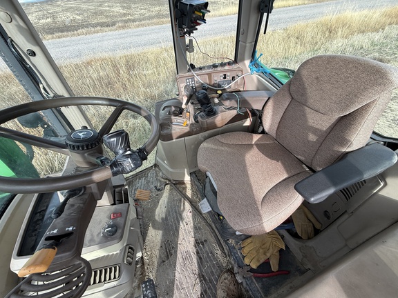 2005 John Deere 7420 Tractor