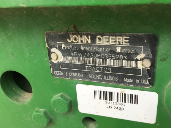 2005 John Deere 7420 Tractor