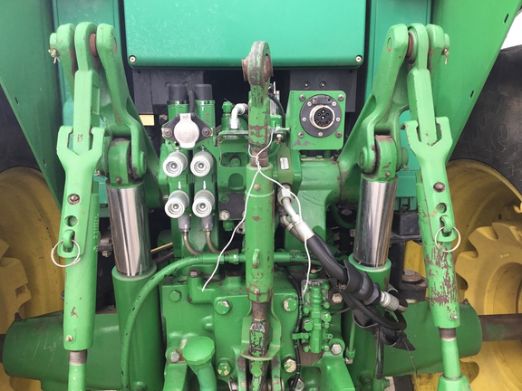2005 John Deere 7420 Tractor