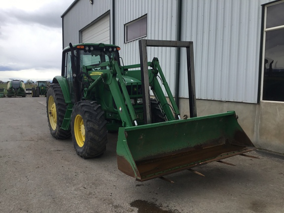 2005 John Deere 7420 Tractor
