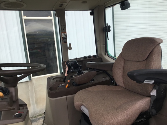 2005 John Deere 7420 Tractor