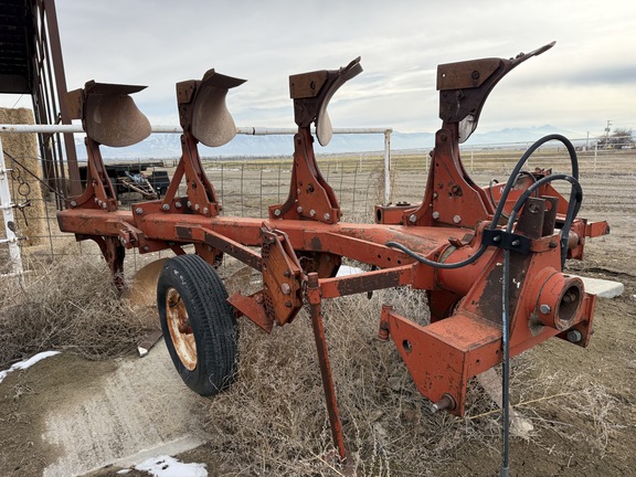 International 140 Plow
