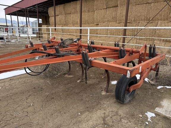 International 5500 Chisel Plow