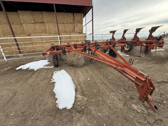 International 5500 Chisel Plow