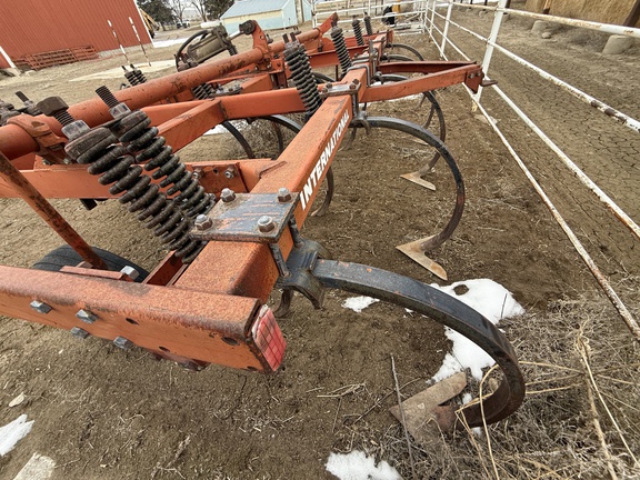 International 5500 Chisel Plow