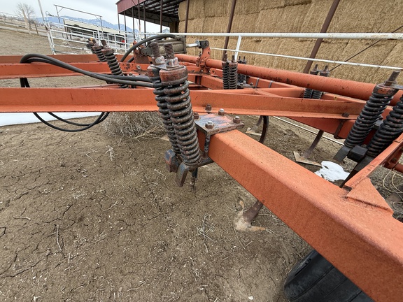 International 5500 Chisel Plow