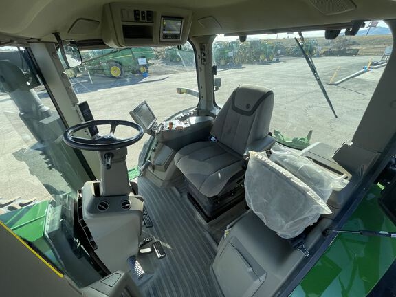 2021 John Deere 8R 370 Tractor