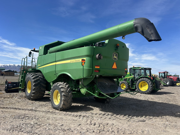 2012 John Deere S670 Combine