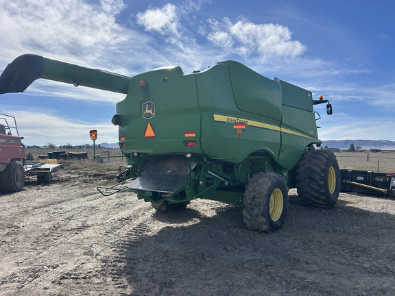 2012 John Deere S670 Combine