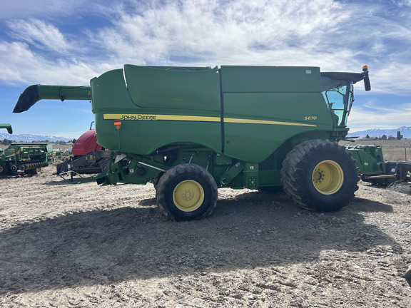2012 John Deere S670 Combine
